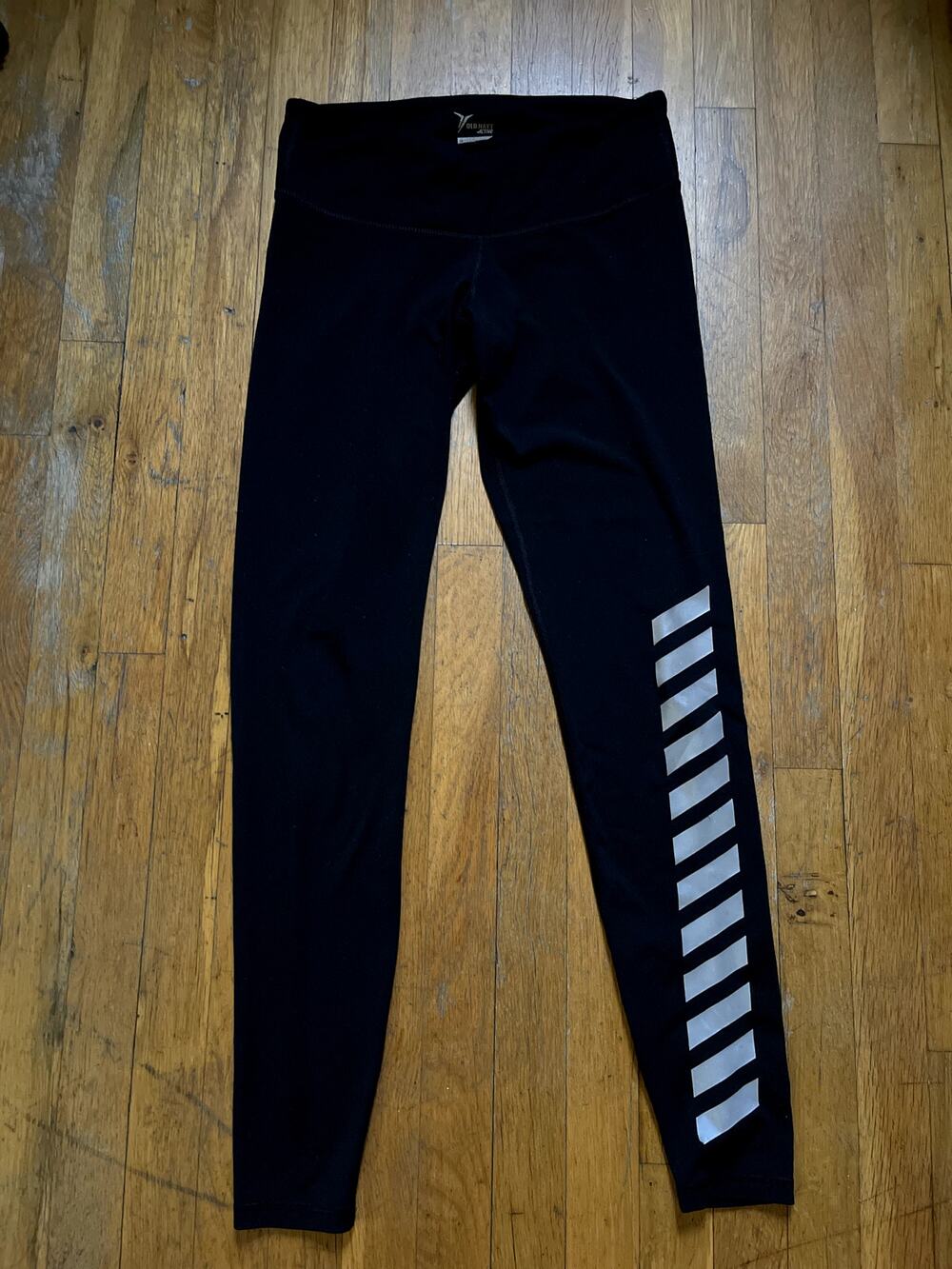 OLD NAVY BRAND BLACK LEGGINGS WITH SILVER STRIPED DESIGN-IN GOOD COND!